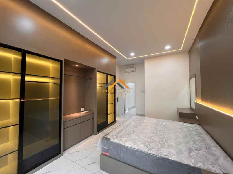 dijual rumah komplek mentari starlight