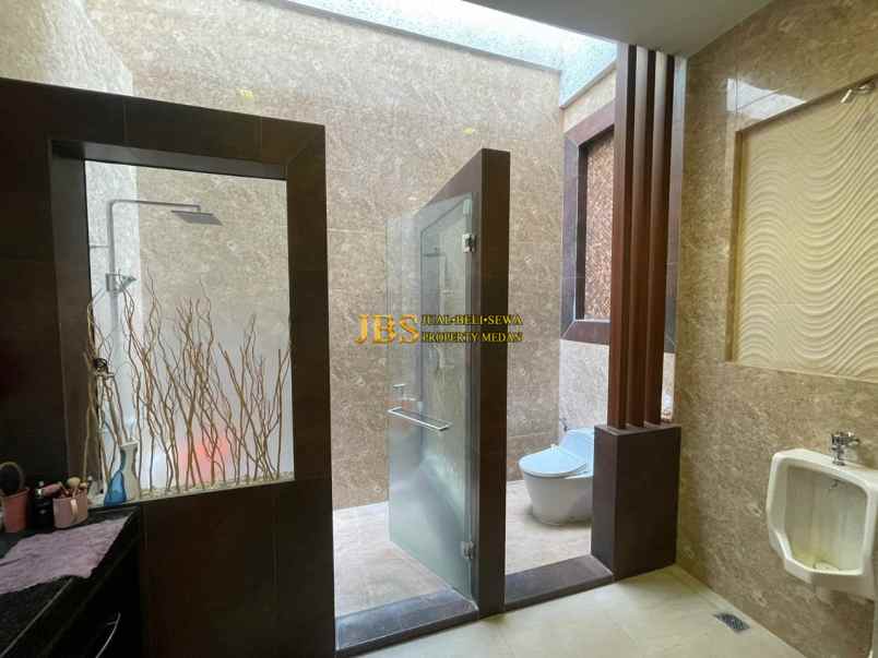 dijual rumah komplek mutiara residence