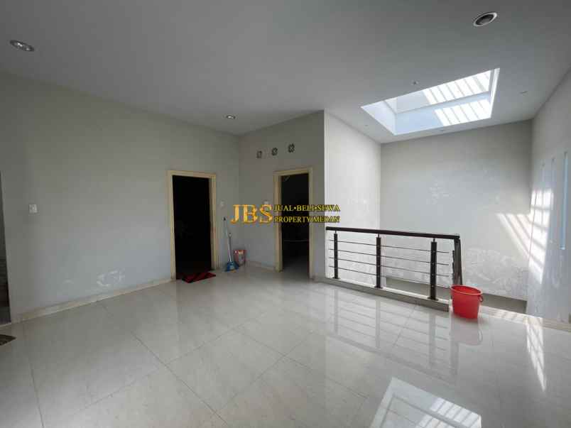 dijual rumah komplek mutiara residence