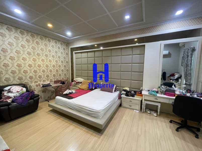 dijual rumah komplek mutiara residence