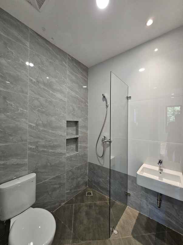 dijual rumah komplek puri bintaro