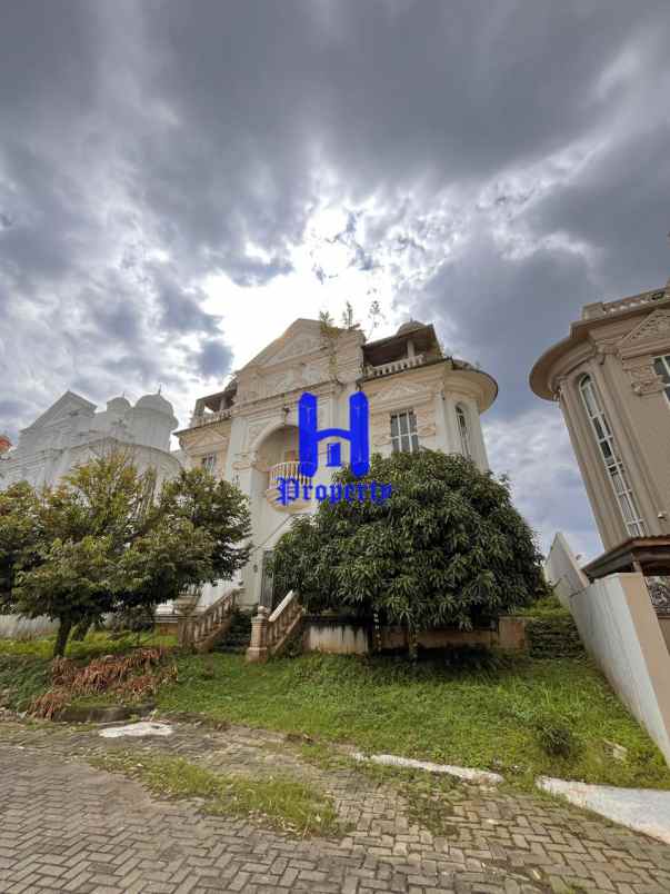 dijual rumah komplek royal sumatera