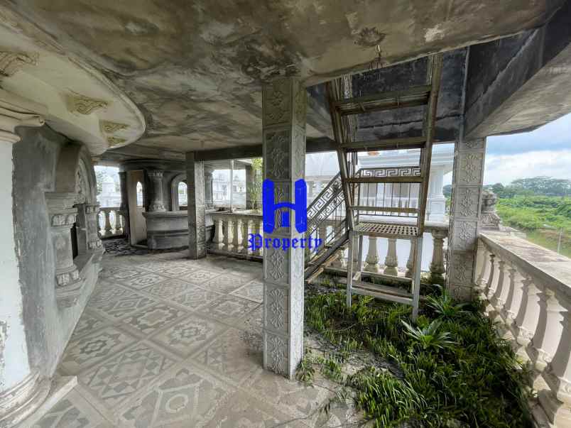 dijual rumah komplek royal sumatera