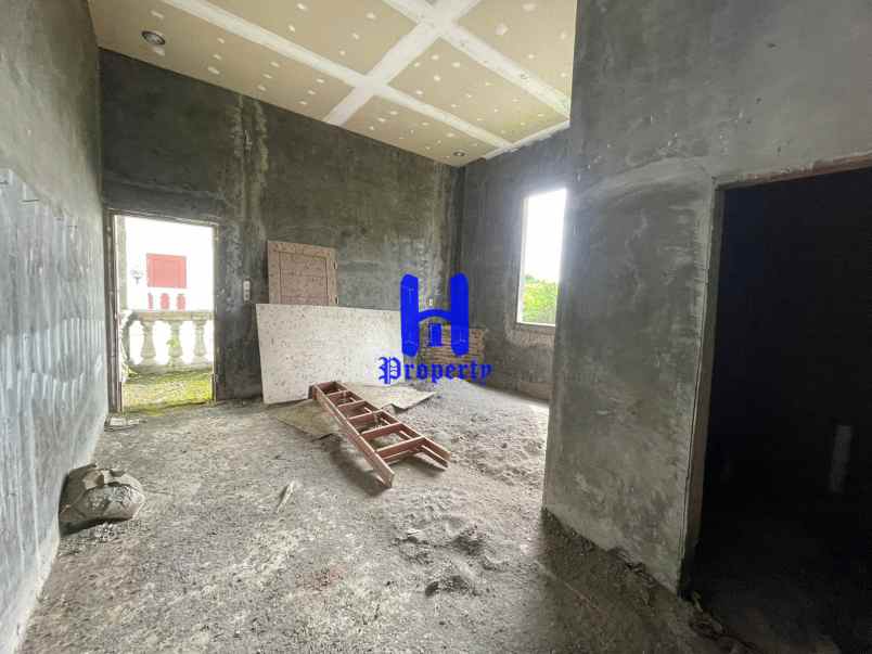 dijual rumah komplek royal sumatera