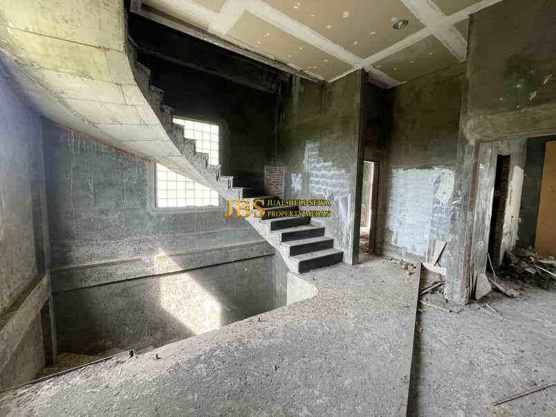 dijual rumah komplek royal sumatera