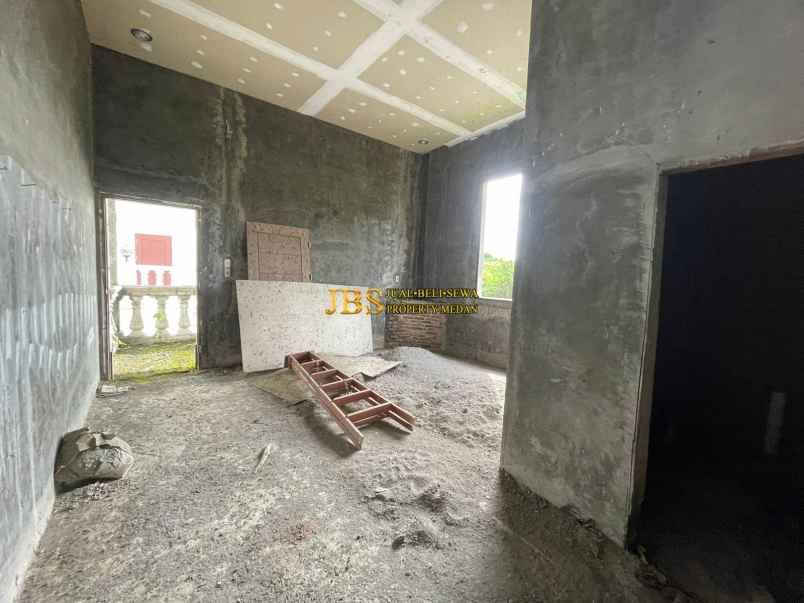 dijual rumah komplek royal sumatera