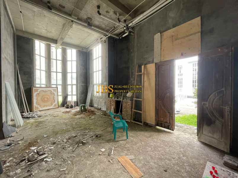 dijual rumah komplek royal sumatera