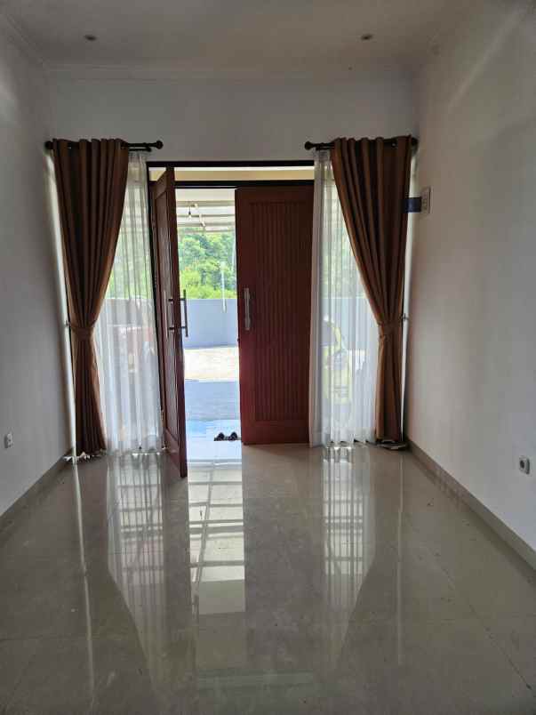 dijual rumah komplek sariwangi