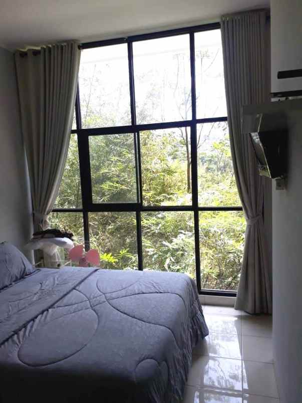 dijual rumah komplek sariwangi