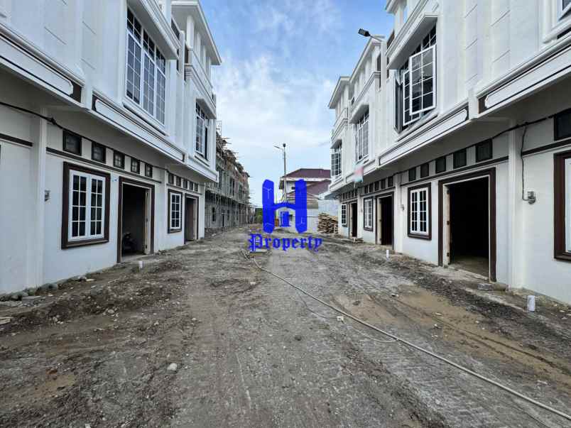 dijual rumah komplek union mentari
