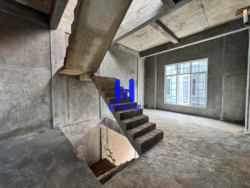 dijual rumah komplek union mentari