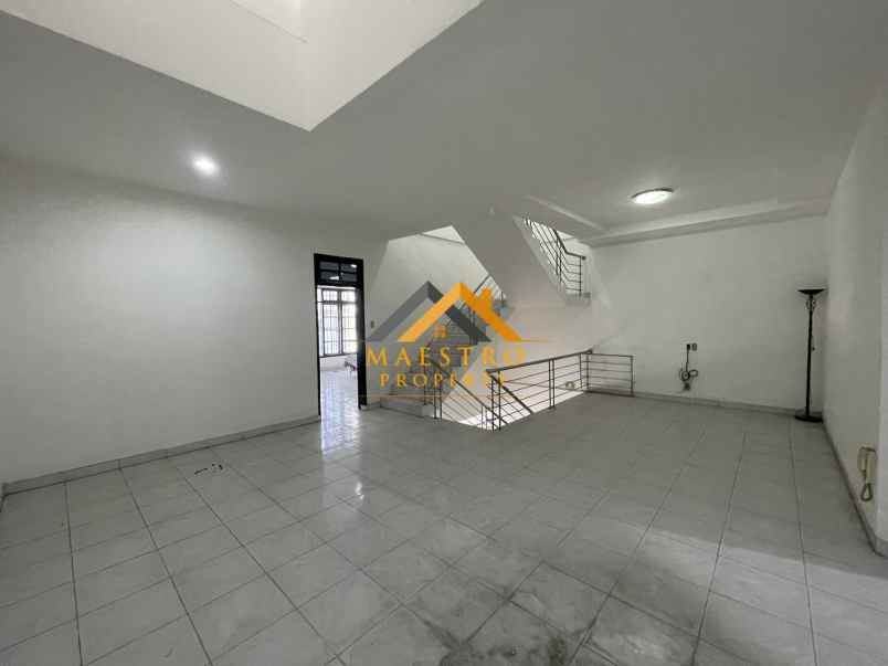 dijual rumah komplek villa polonia