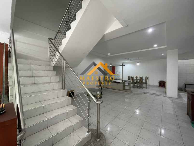 dijual rumah komplek villa polonia