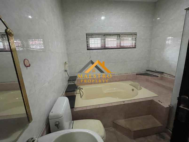 dijual rumah komplek villa polonia