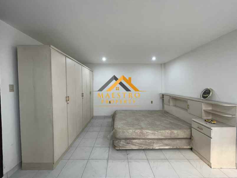 dijual rumah komplek villa polonia