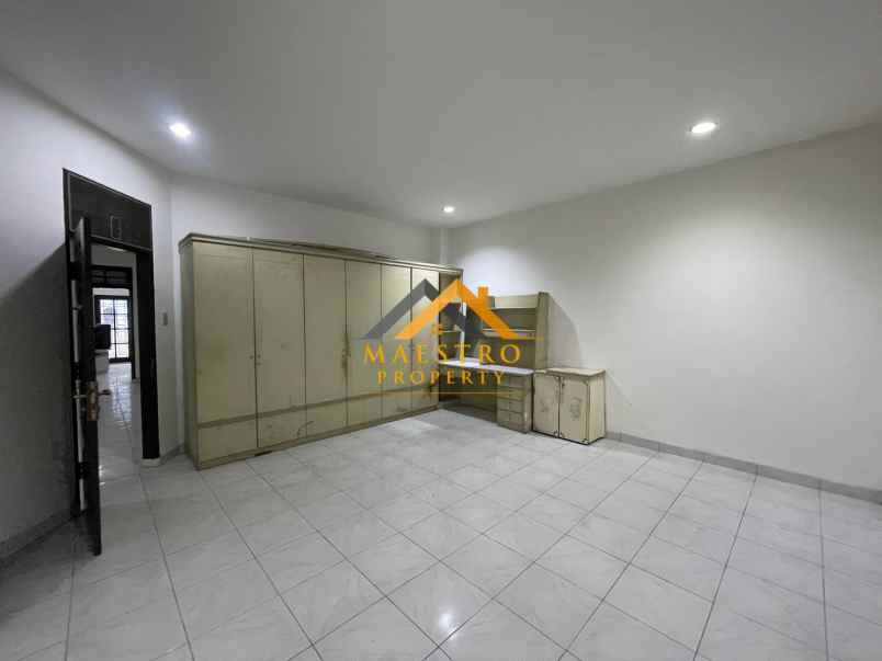 dijual rumah komplek villa polonia