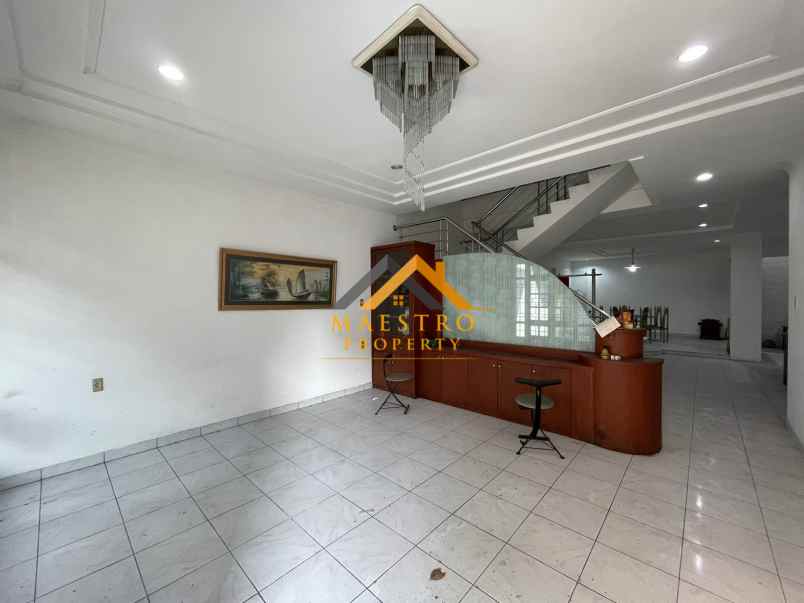 dijual rumah komplek villa polonia