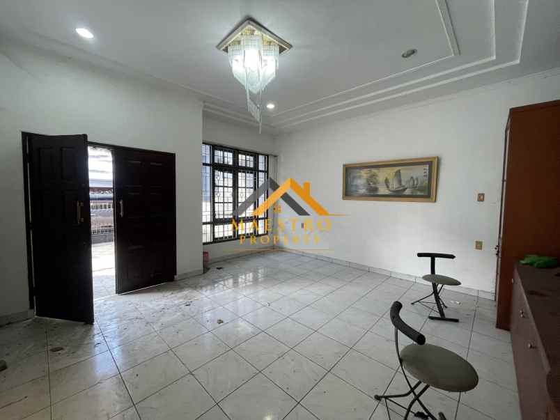 dijual rumah komplek villa polonia