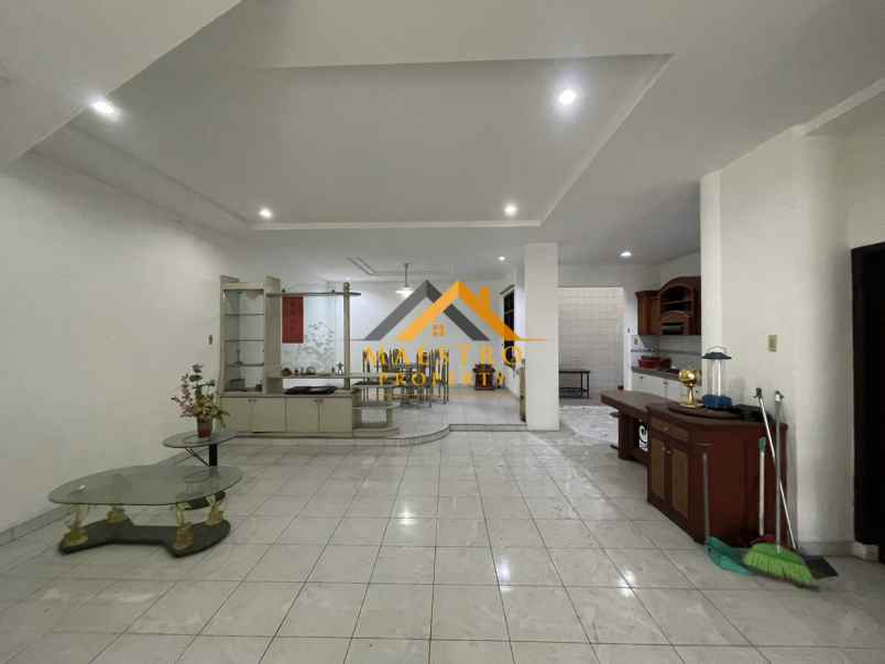 dijual rumah komplek villa polonia