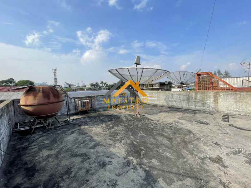 dijual rumah komplek villa polonia