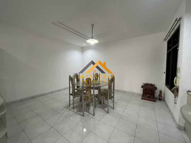 dijual rumah komplek villa polonia