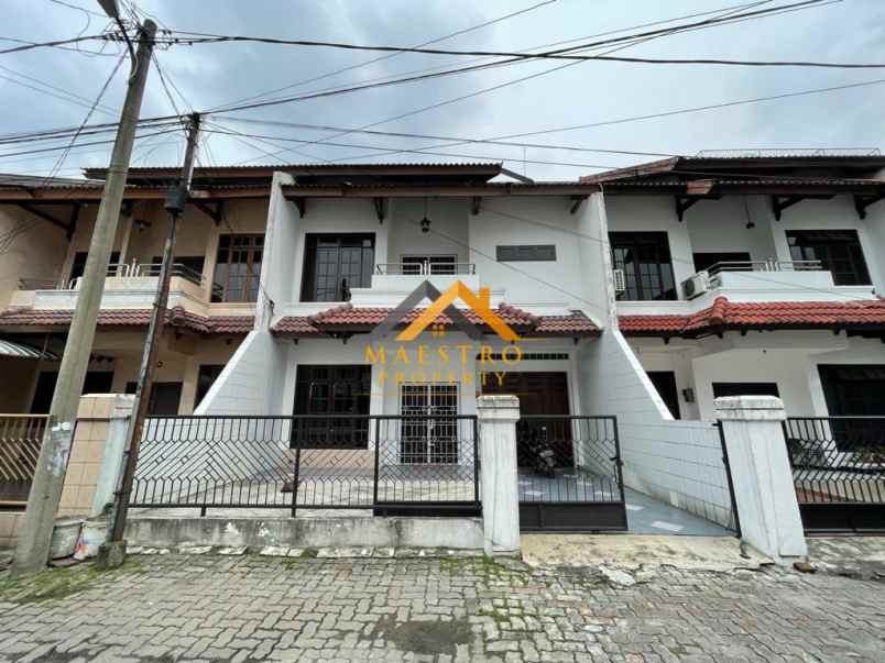 dijual rumah komplek villa polonia