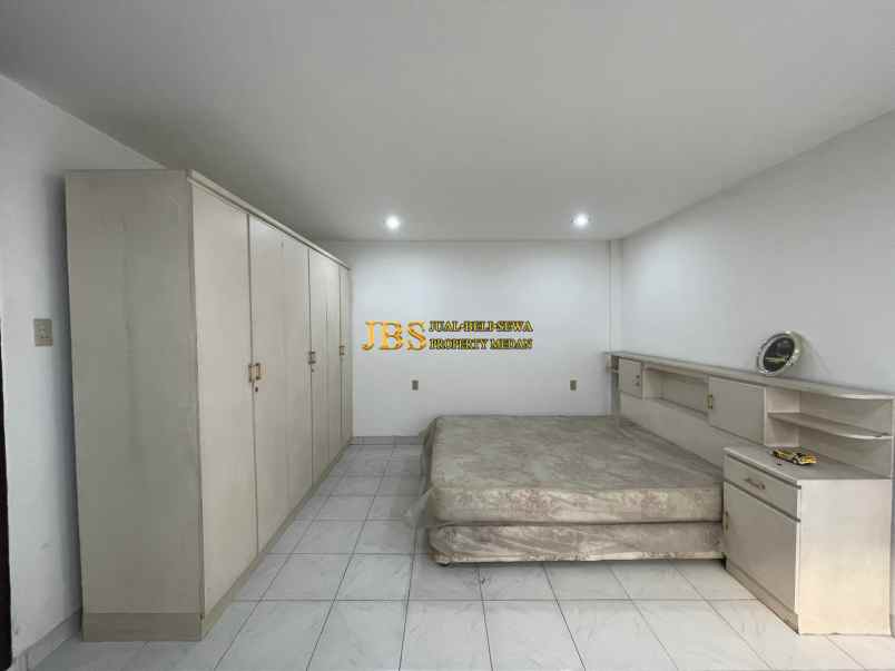 dijual rumah komplek villa polonia