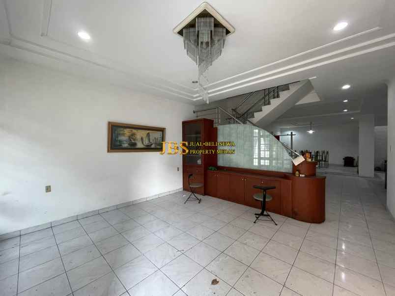 dijual rumah komplek villa polonia