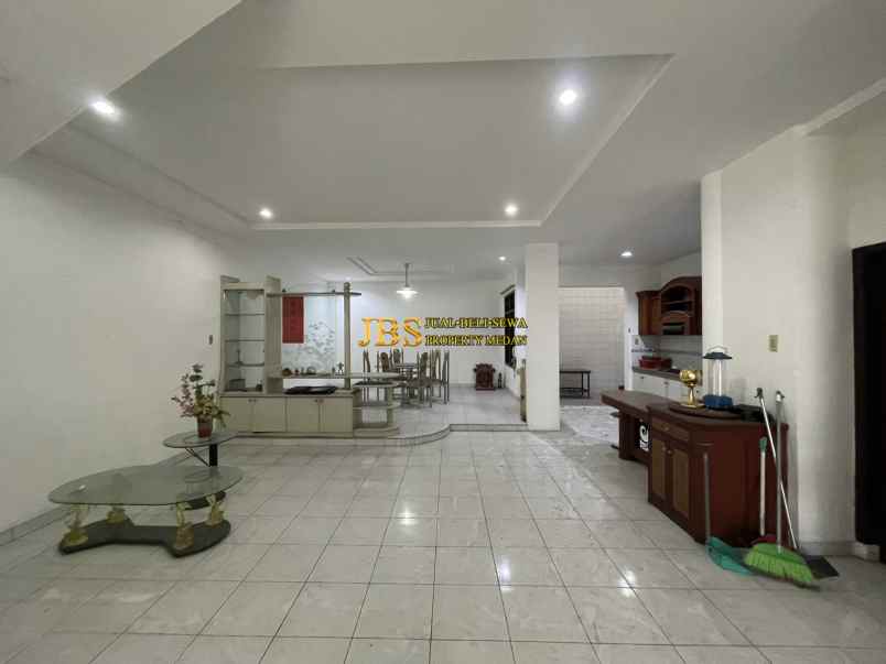 dijual rumah komplek villa polonia