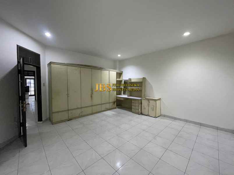 dijual rumah komplek villa polonia
