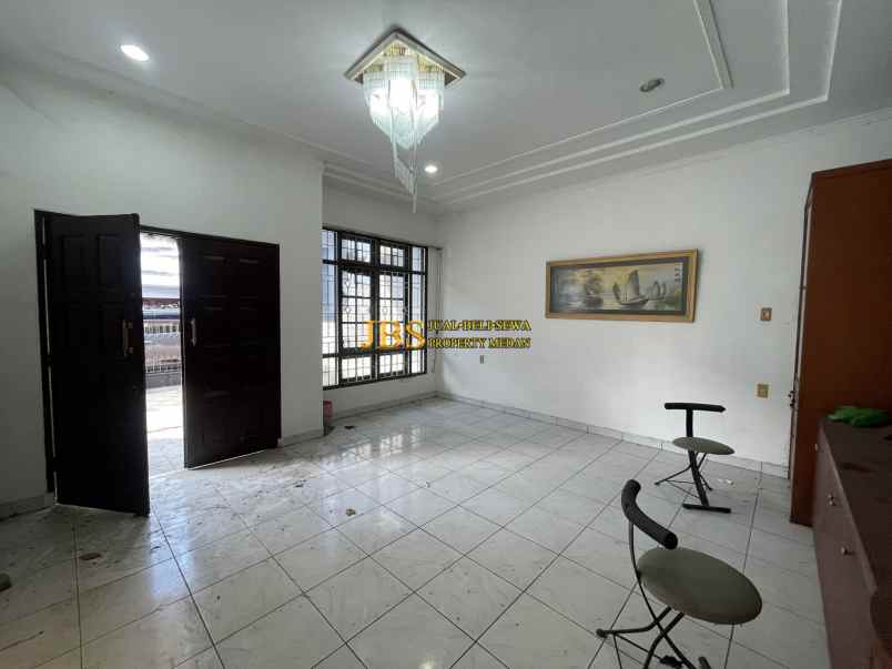 dijual rumah komplek villa polonia