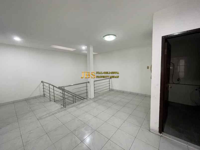 dijual rumah komplek villa polonia