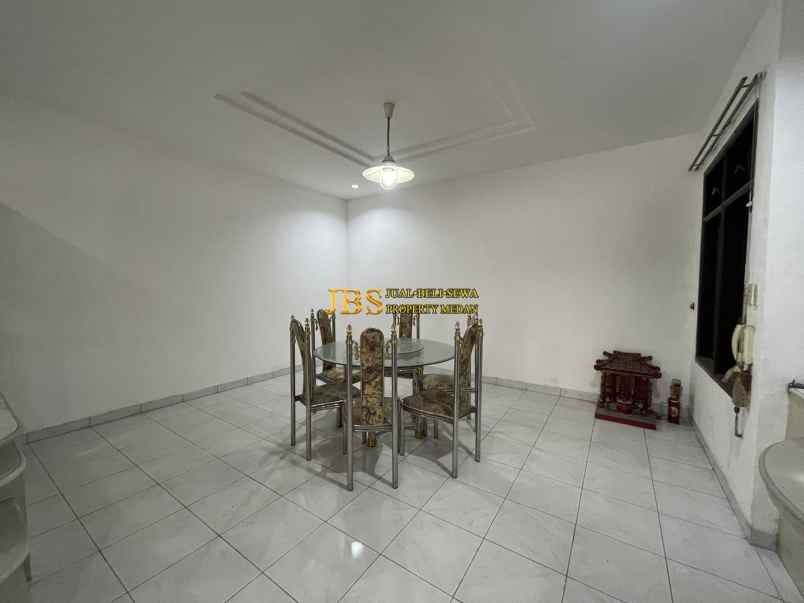 dijual rumah komplek villa polonia