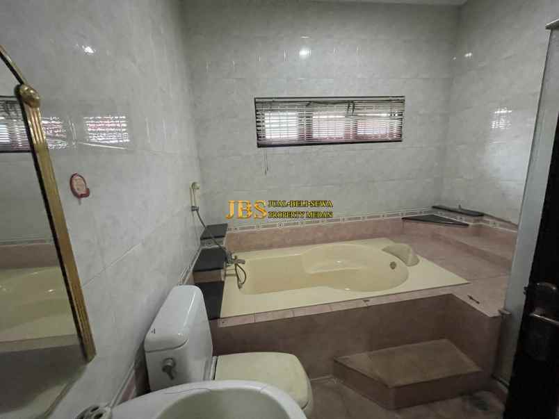 dijual rumah komplek villa polonia