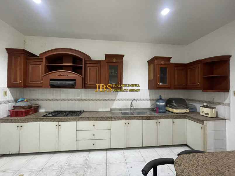 dijual rumah komplek villa polonia