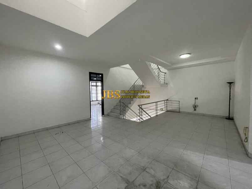 dijual rumah komplek villa polonia