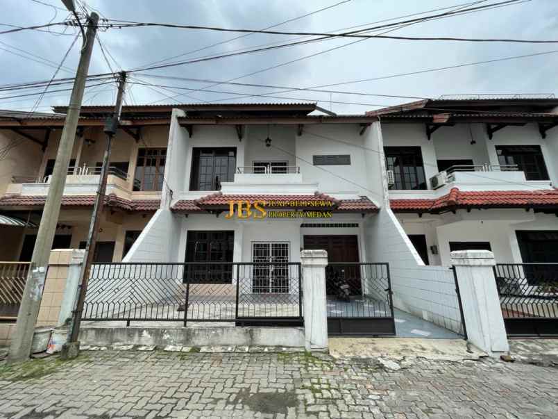 dijual rumah komplek villa polonia
