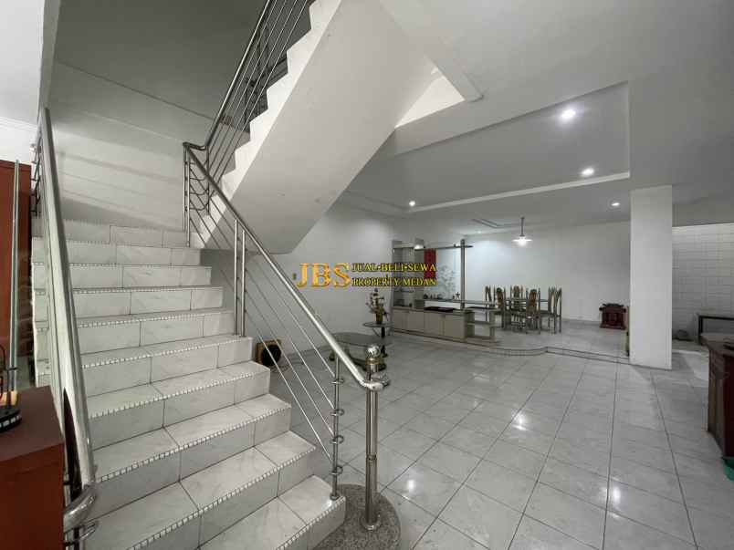 dijual rumah komplek villa polonia