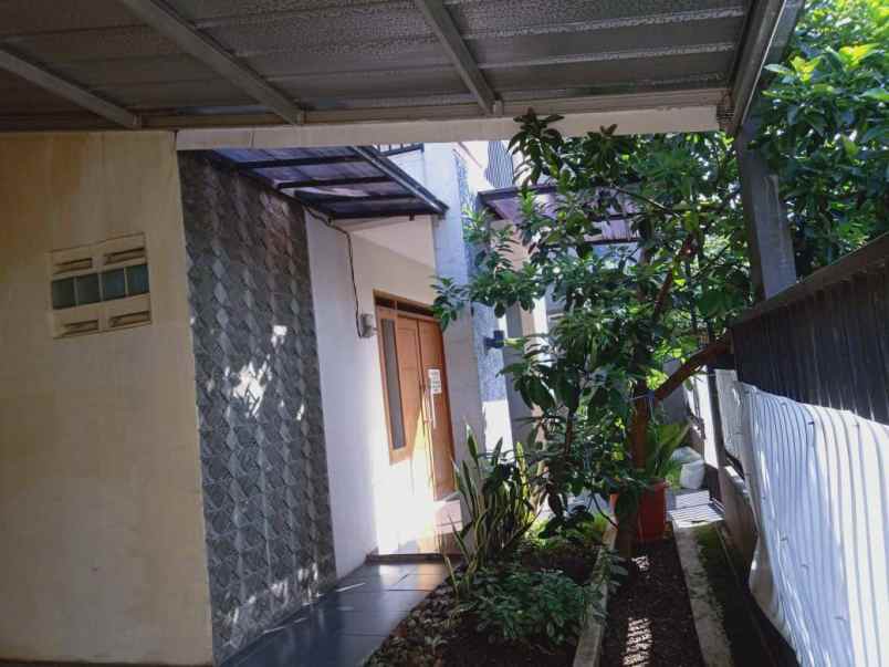 dijual rumah kukusan