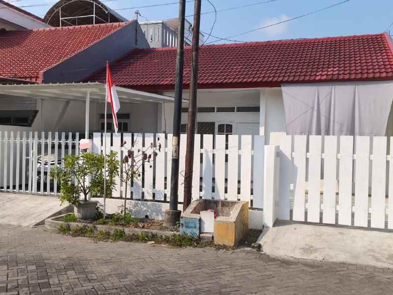 dijual rumah kutisari