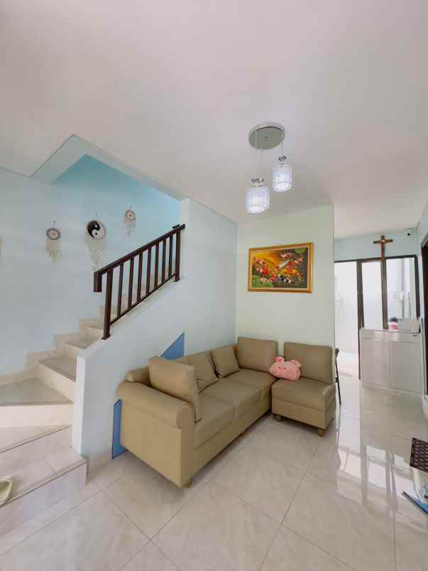 dijual rumah lavon swan city cluster