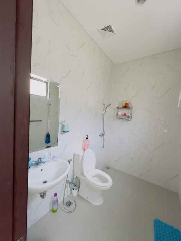dijual rumah lavon swan city cluster