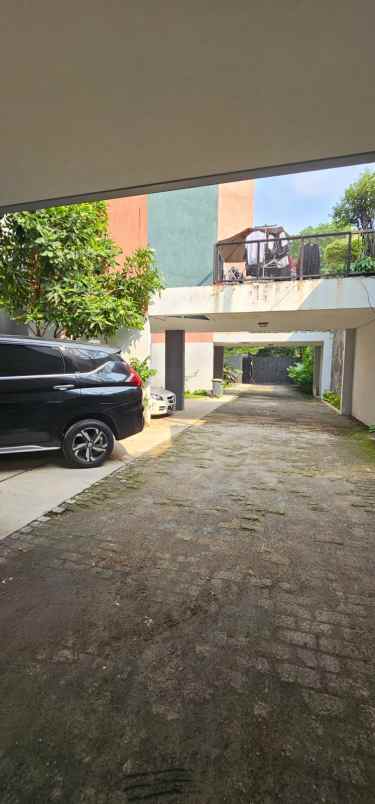 dijual rumah lebak bulus