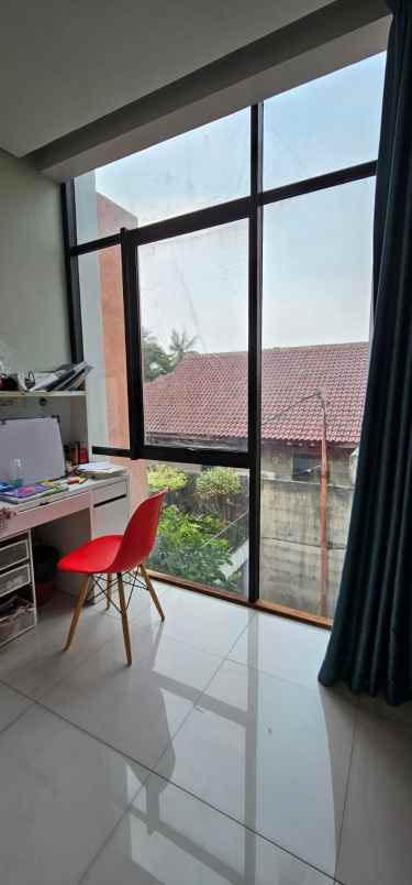 dijual rumah lebak bulus