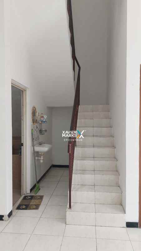 dijual rumah lebak indah regency