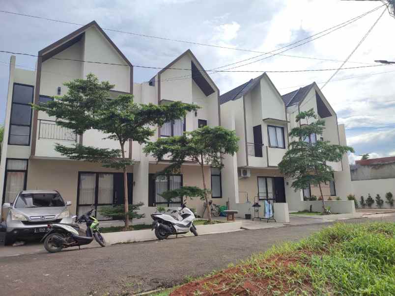 dijual rumah lokasi strategis free