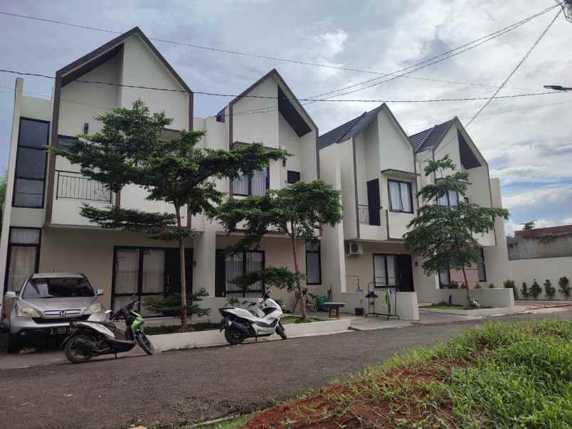 dijual rumah lokasi strategis free