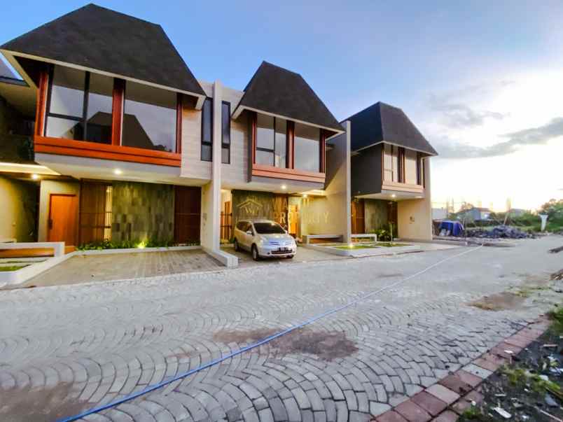 dijual rumah maguwoharjo depok sleman