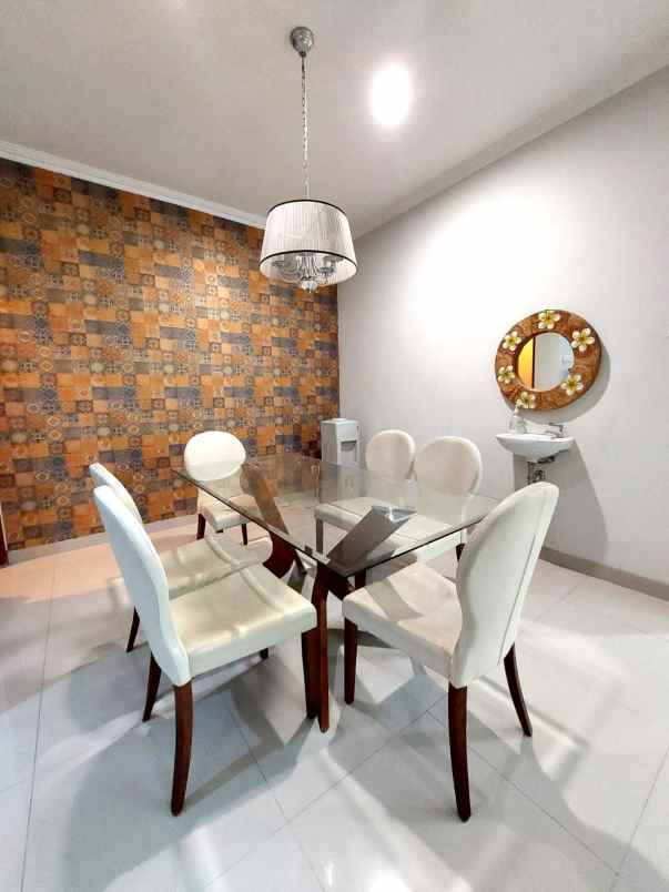 dijual rumah maguwoharjo depok sleman