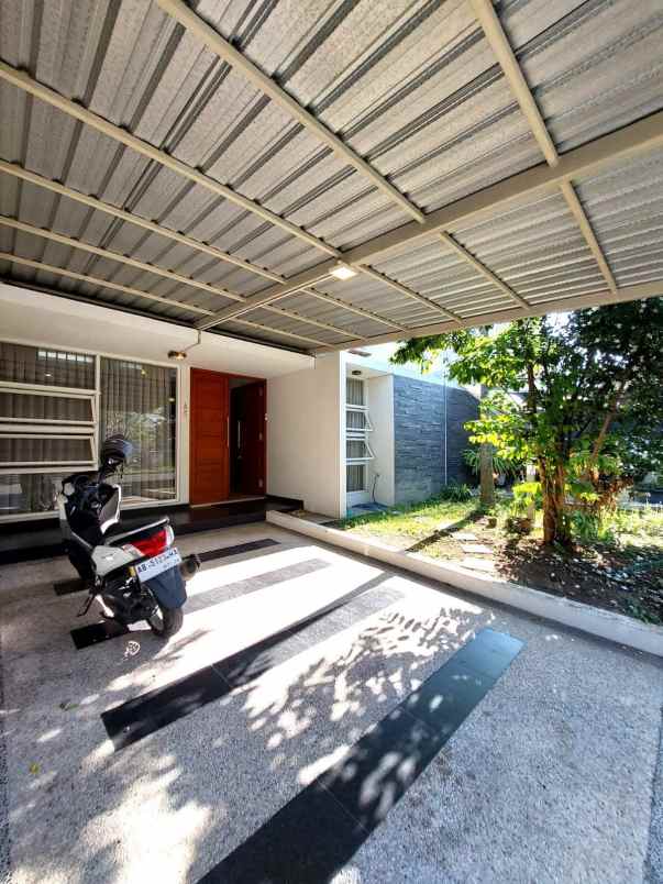 dijual rumah maguwoharjo depok sleman